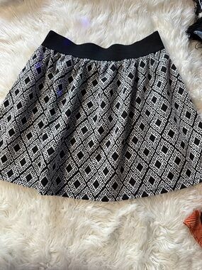 JOE B Black & White Geometric A-Line Mini Skirt